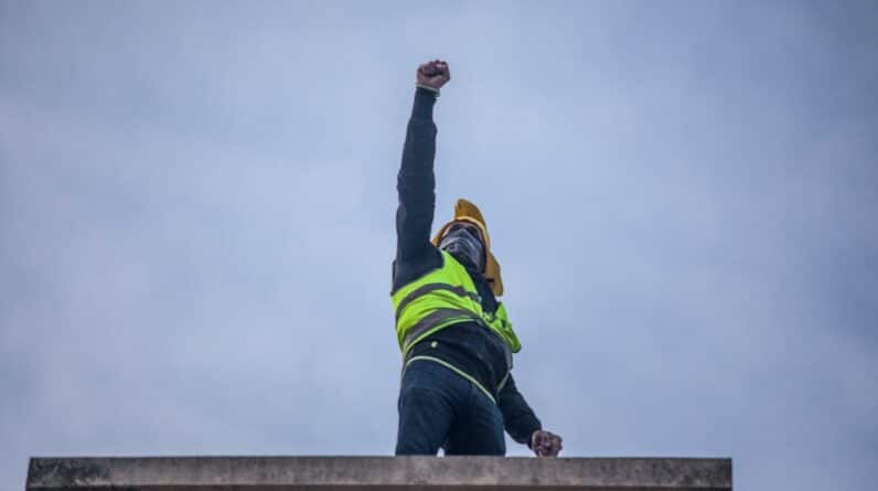 Photo Resilient Workers
