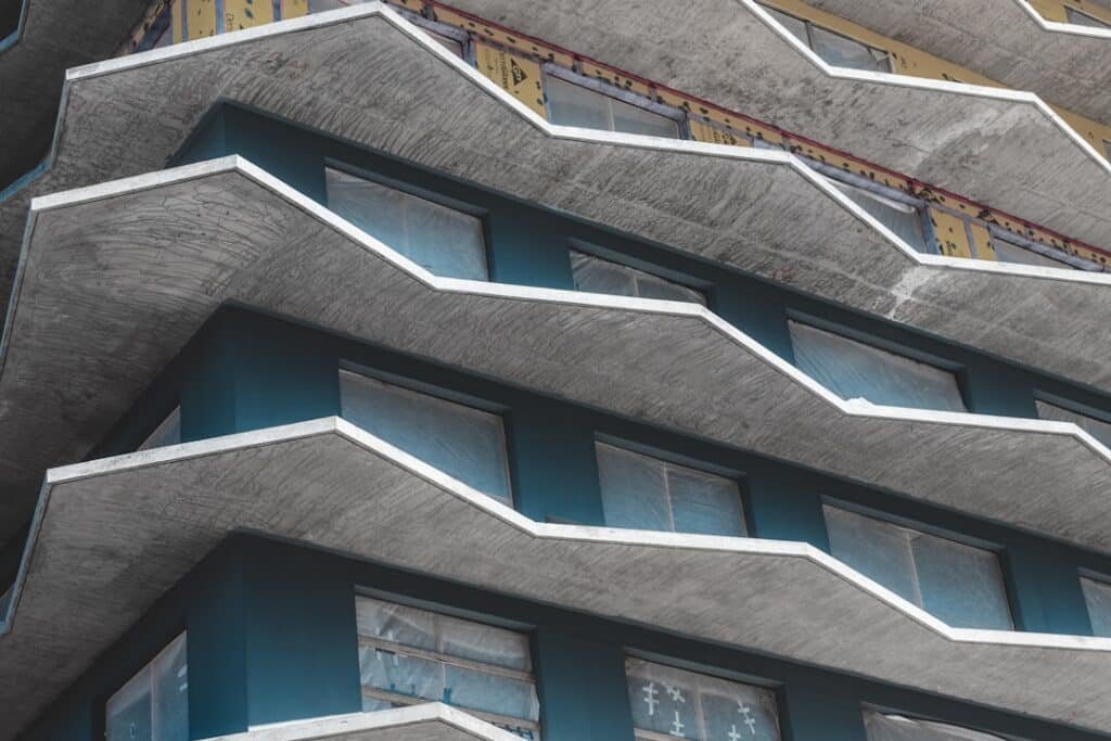 Photo Roofing and Siding Contractor Responsibilities