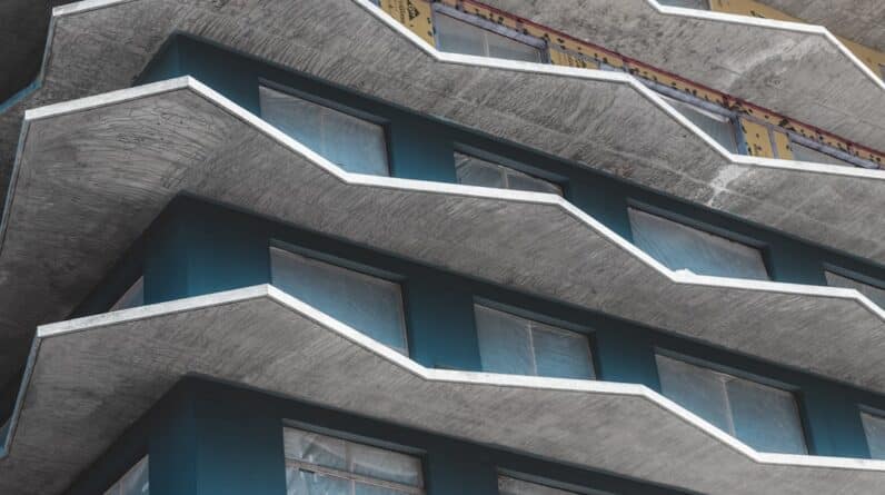 Photo Roofing and Siding Contractor Responsibilities