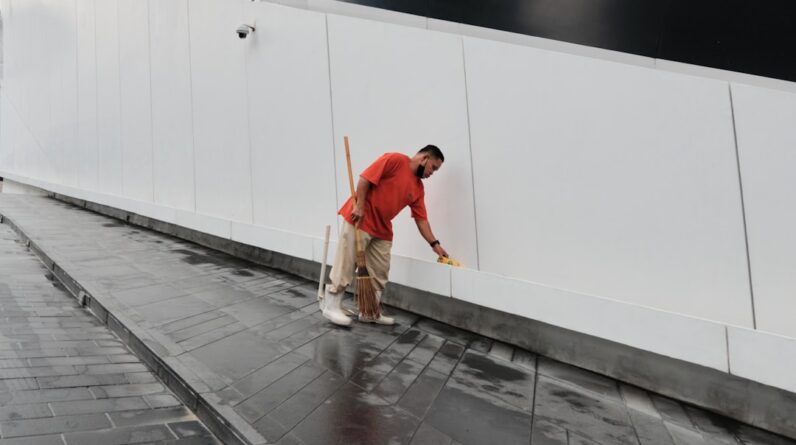Photo Independent Contractor Work